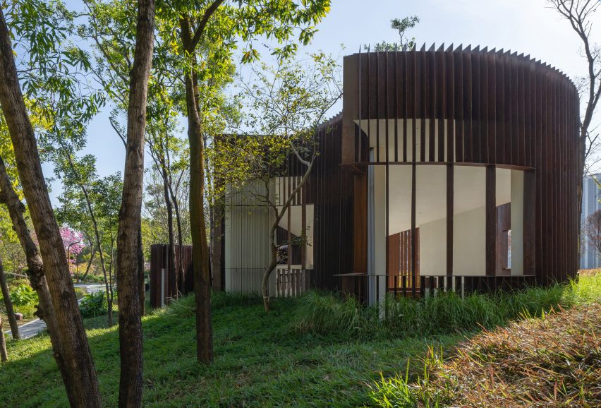Qiaochengbei Park Visitor Centre by Atelier Xi
