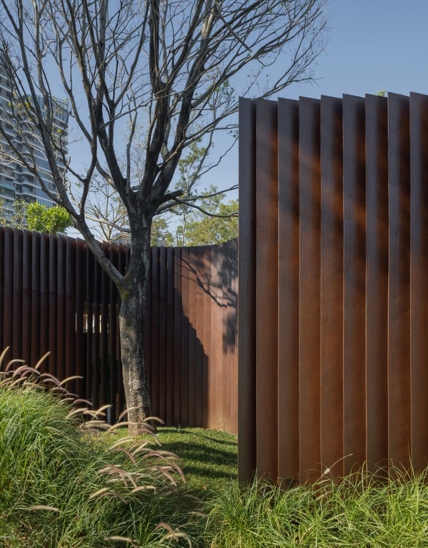 Qiaochengbei Park Visitor Centre by Atelier Xi