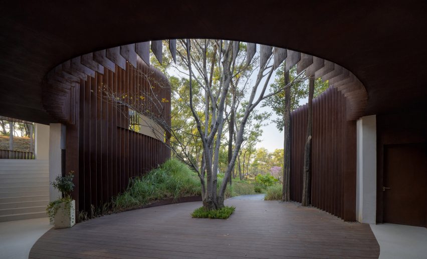 Qiaochengbei Park Visitor Centre by Atelier Xi
