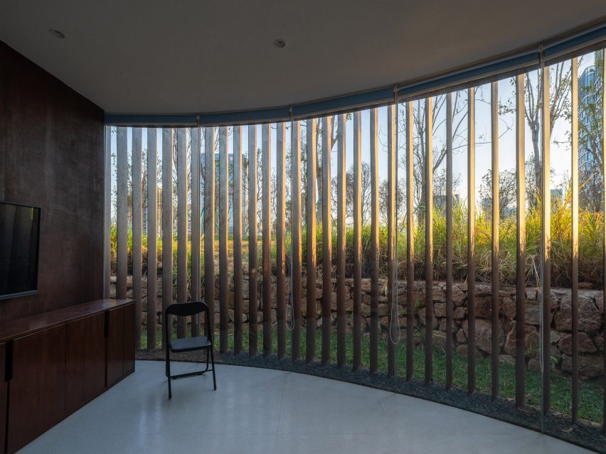 Qiaochengbei Park Visitor Centre by Atelier Xi