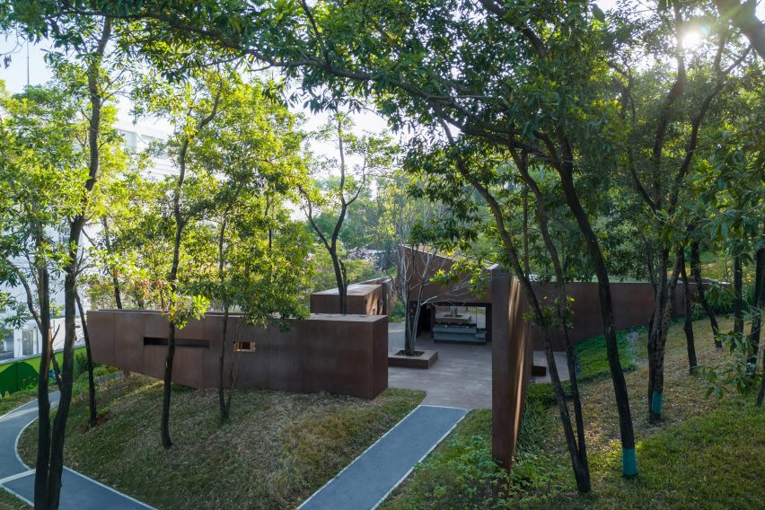 Qiaochengbei Park Visitor Centre by Atelier Xi