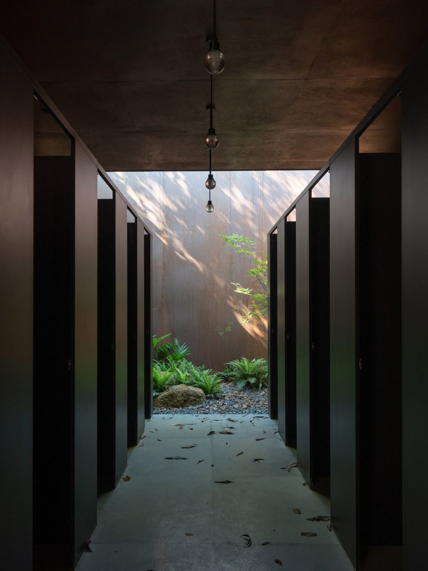 Qiaochengbei Park Visitor Centre by Atelier Xi