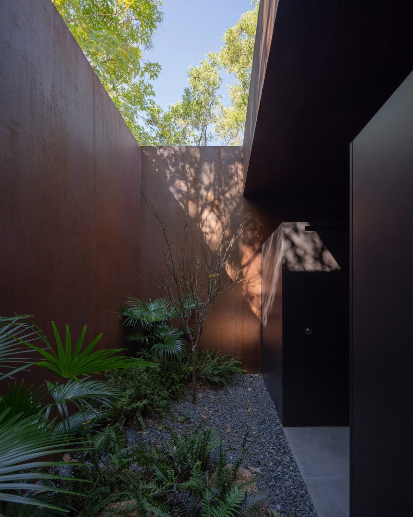 Qiaochengbei Park Visitor Centre by Atelier Xi