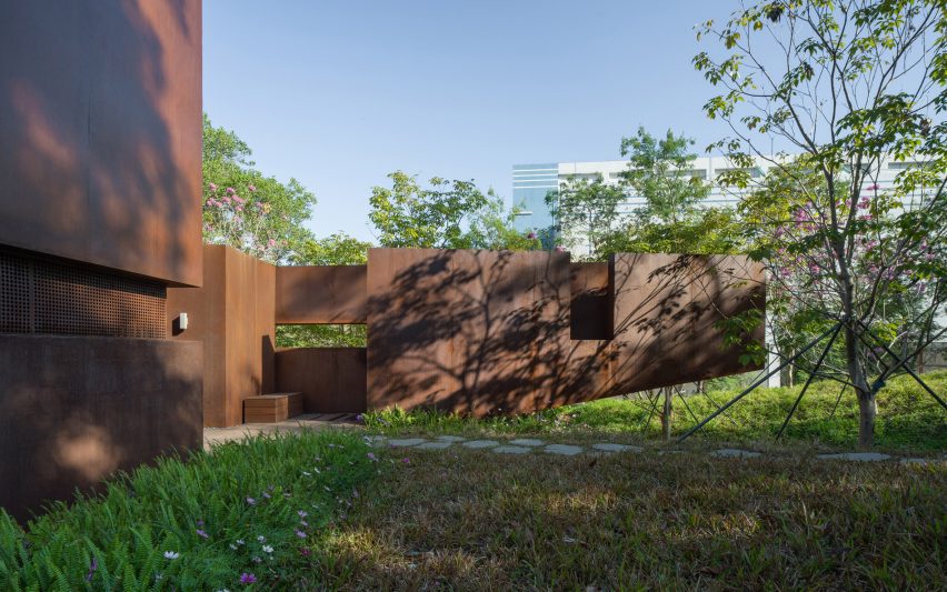 Qiaochengbei Park Visitor Centre by Atelier Xi