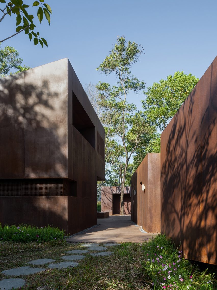 Qiaochengbei Park Visitor Centre by Atelier Xi