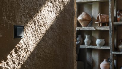 Breathable Walls clay panels by Makhno Studio