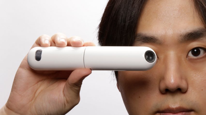 Hanju Seo holding the EarthCode scanner