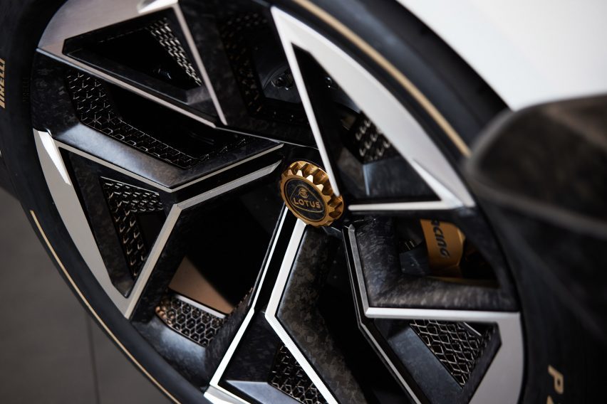 Lotus Theory 1 wheel