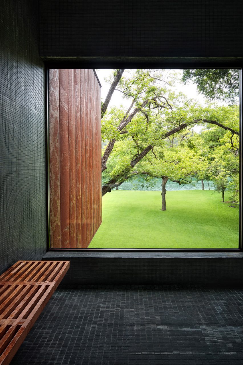 Lakeside retreat by Miró Rivera Architects