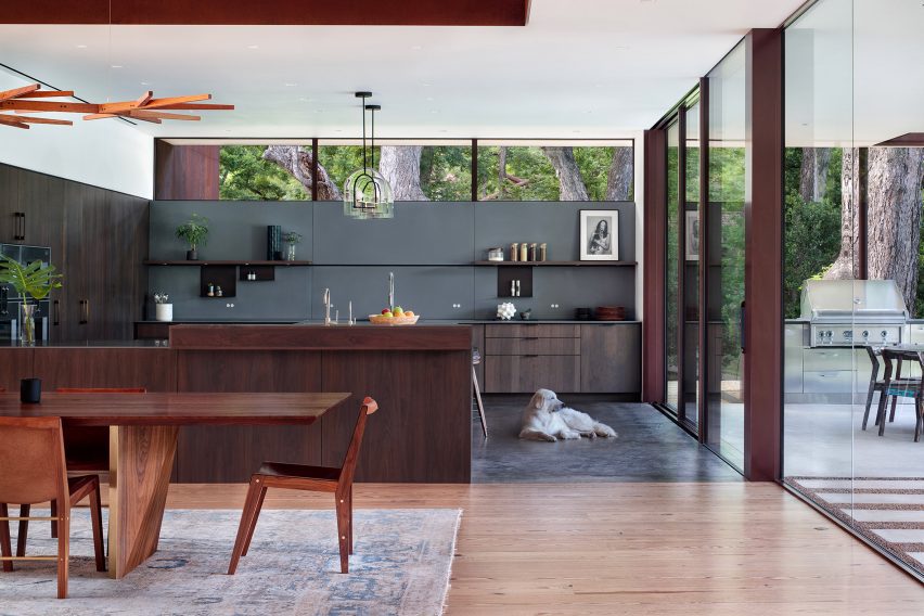 Lakeside retreat by Miró Rivera Architects