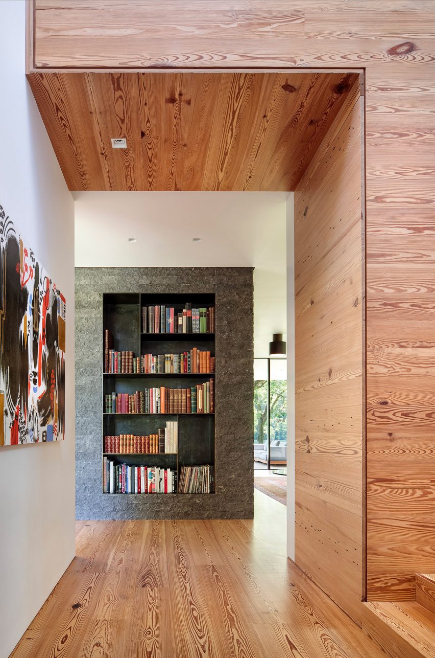 Lakeside retreat by Miró Rivera Architects