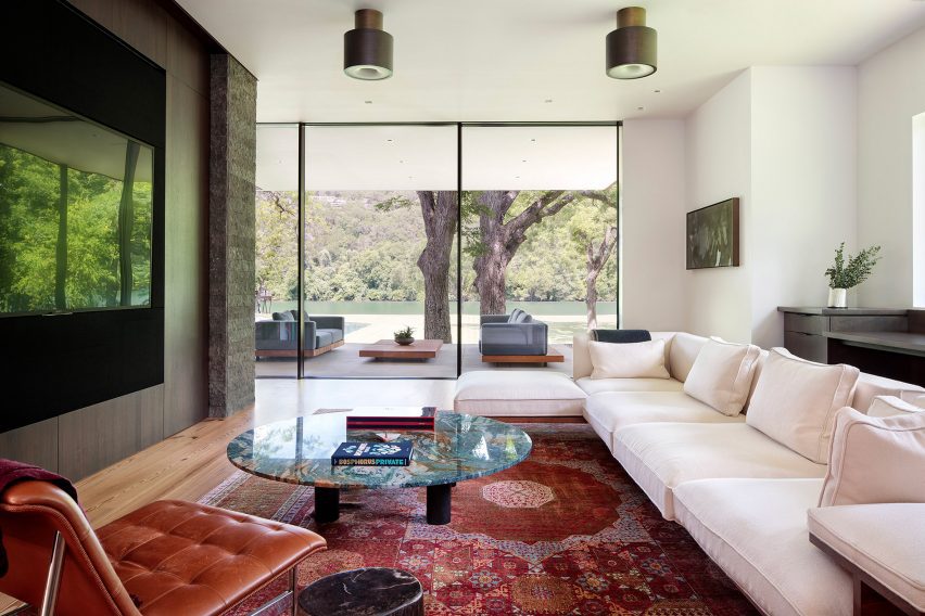 Lakeside retreat by Miró Rivera Architects