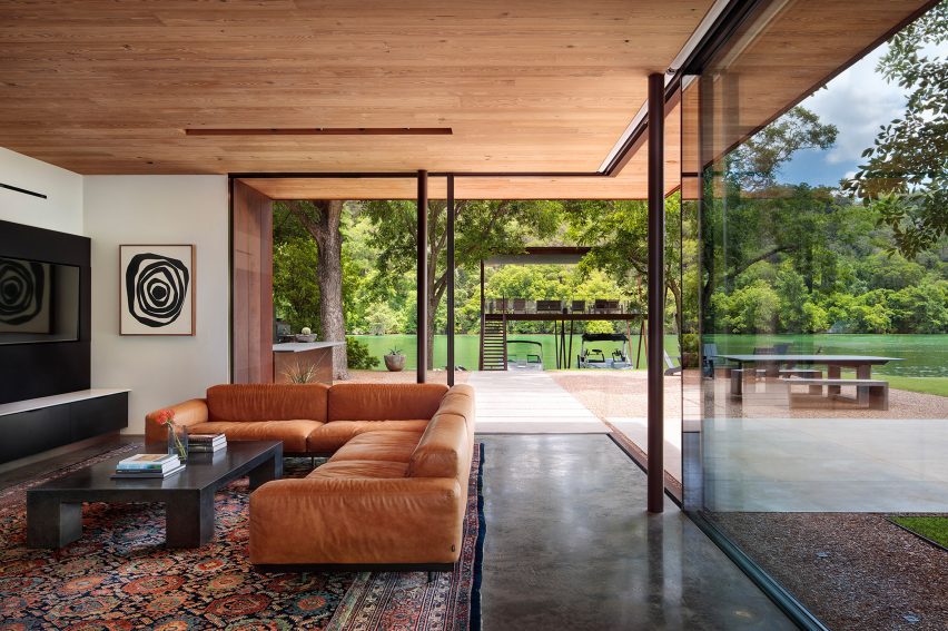 Lakeside retreat by Miró Rivera Architects