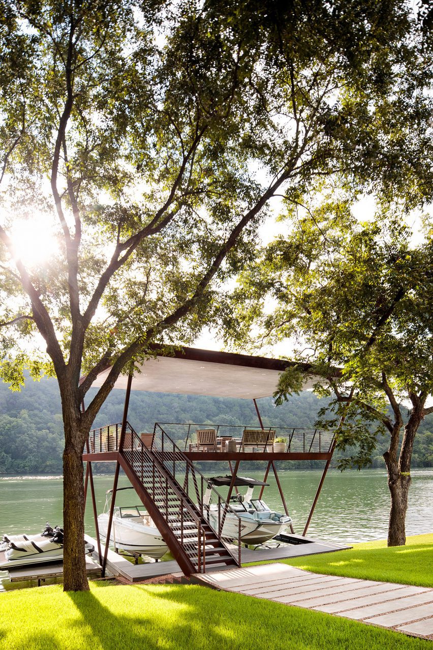 Lakeside retreat by Miró Rivera Architects