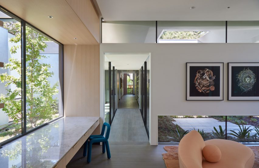 Living room with skylight on California house by Schwartz and Architecture
