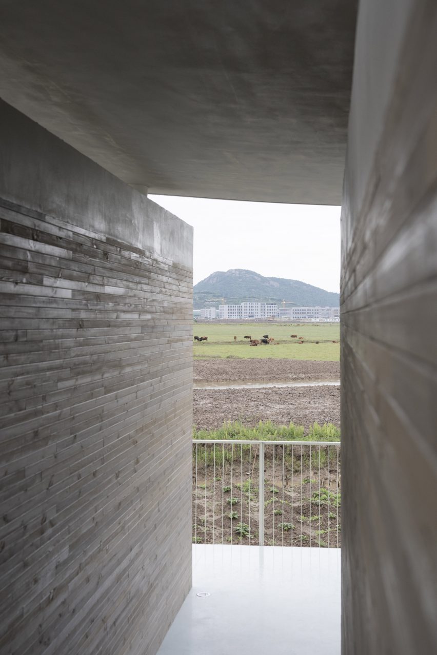 Dongdan Grassland Sea Ruins Station by Mur Mur Lab