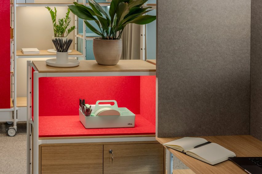 Omnio Office flexible, modular furniture system