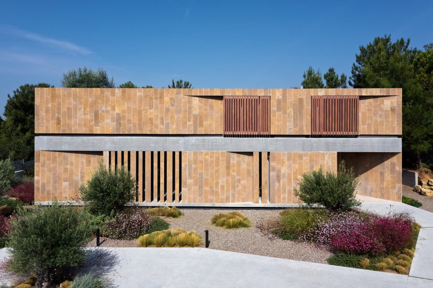 Atrium House by Point27 Architects