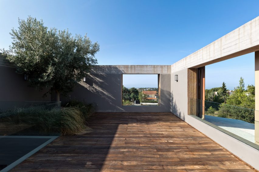 Atrium House by Point27 Architects