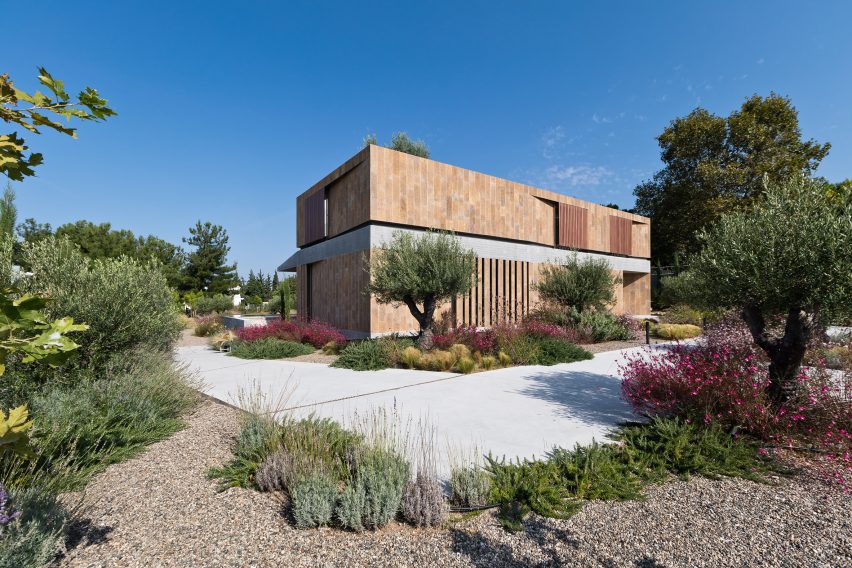 Atrium House by Point27 Architects