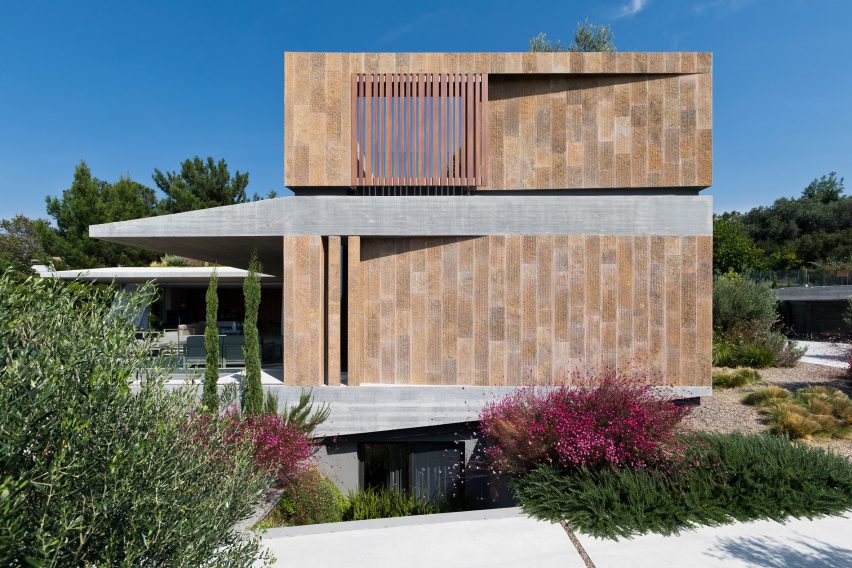 Atrium House by Point27 Architects