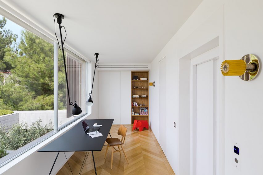 Atrium House by Point27 Architects