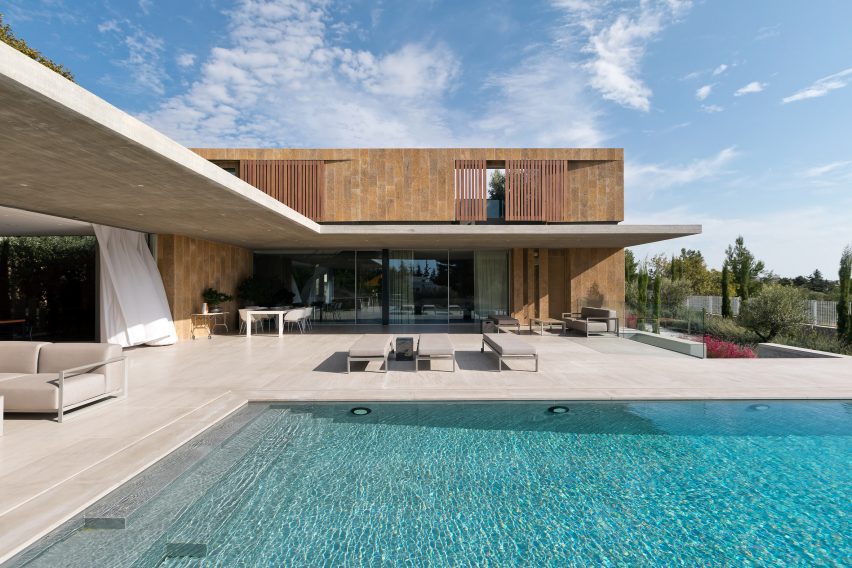 Atrium House by Point27 Architects