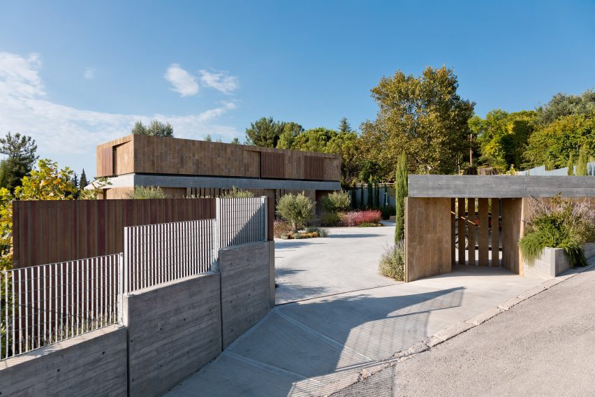 Atrium House by Point27 Architects