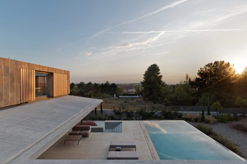 Atrium House by Point27 Architects