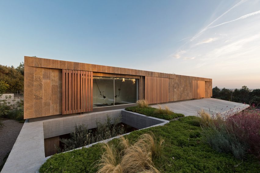 Atrium House by Point27 Architects