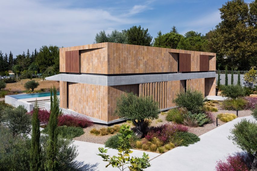 Atrium House by Point27 Architects