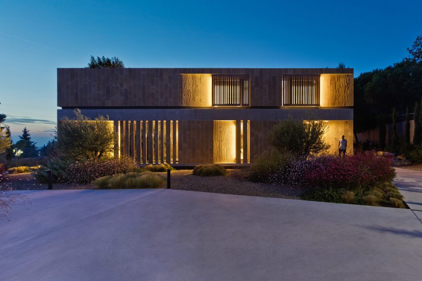 Atrium House by Point27 Architects