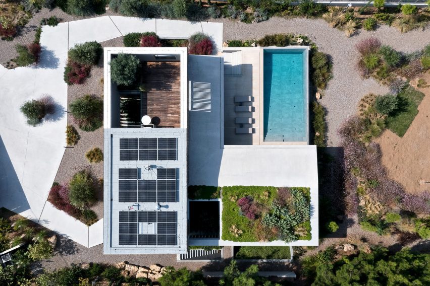 Atrium House by Point27 Architects
