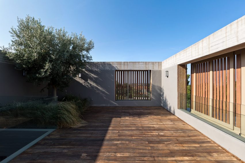 Atrium House by Point27 Architects