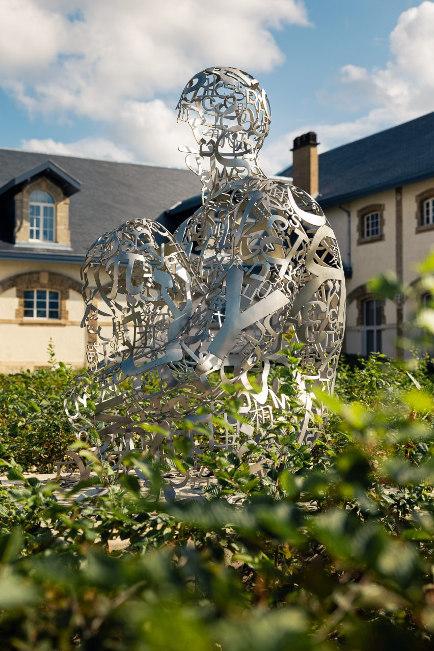Artwork by Jaume Plensa exhibited at Maison Ruinart