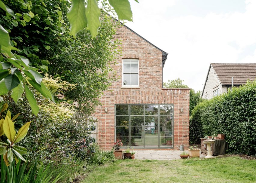 Steel framed panel doors as part of extension