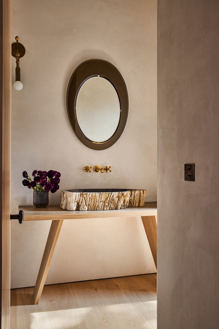 Studio City home by Rob Diaz