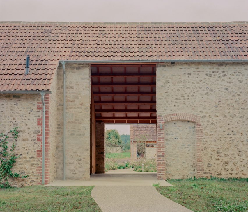 Wraxall Yard by Clementine Blakemore Architects
