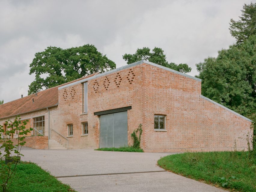 Wraxall Yard by Clementine Blakemore Architects
