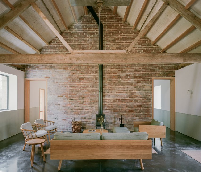 Wraxall Yard by Clementine Blakemore Architects