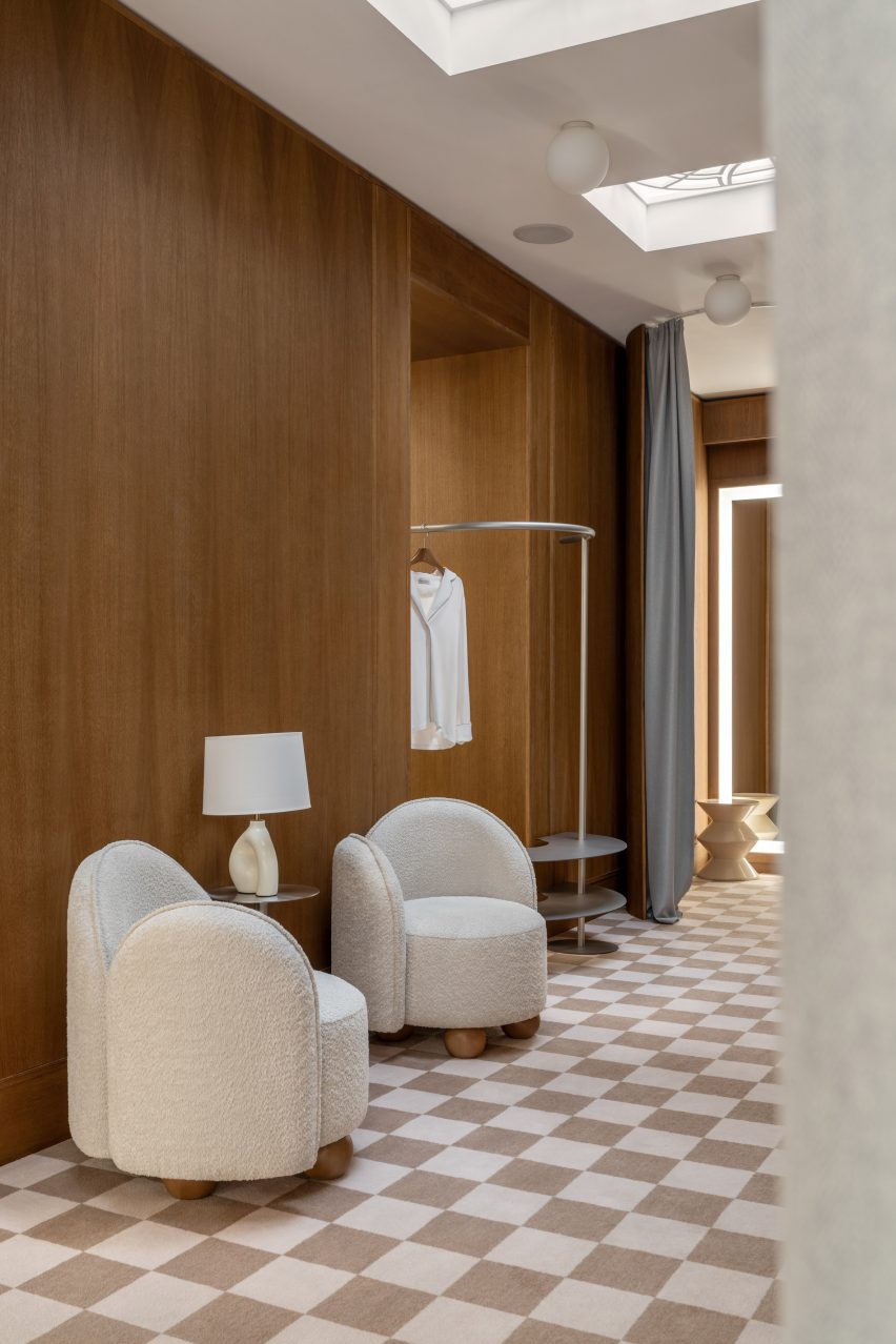 Friends of Fashion store by 725