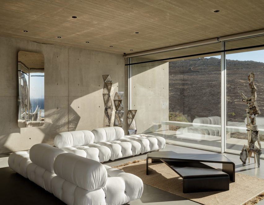 Aimasia Residence by Tom Design and A31 Architecture