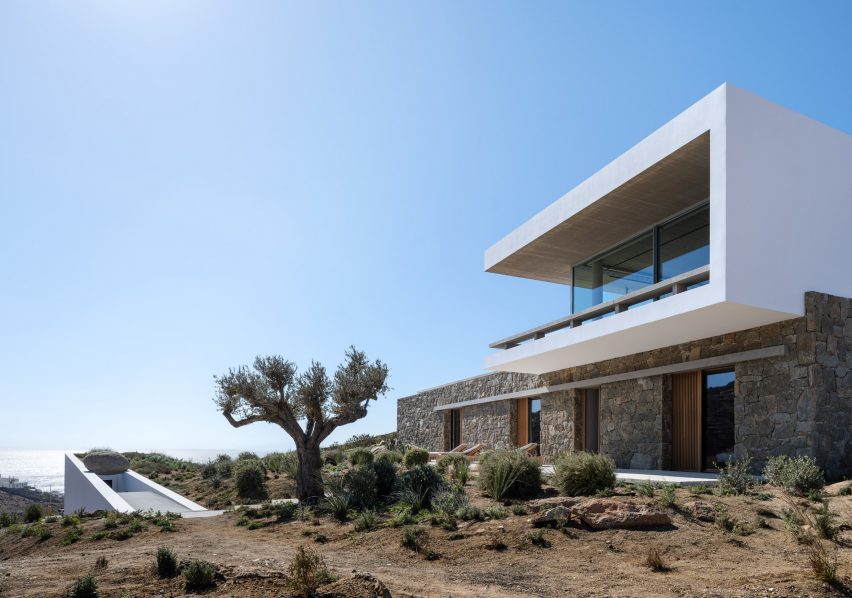 Aimasia Residence by Tom Design and A31 Architecture