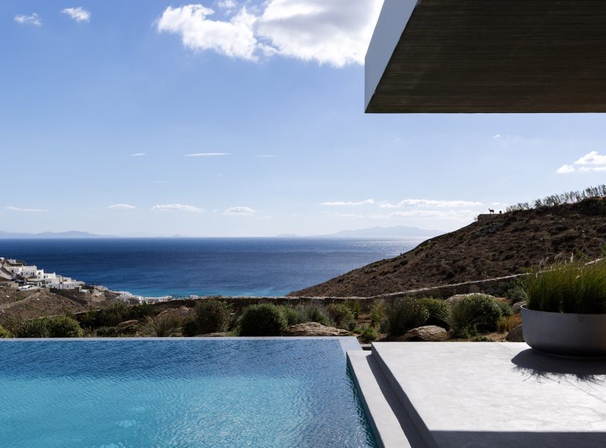 Aimasia Residence by Tom Design and A31 Architecture
