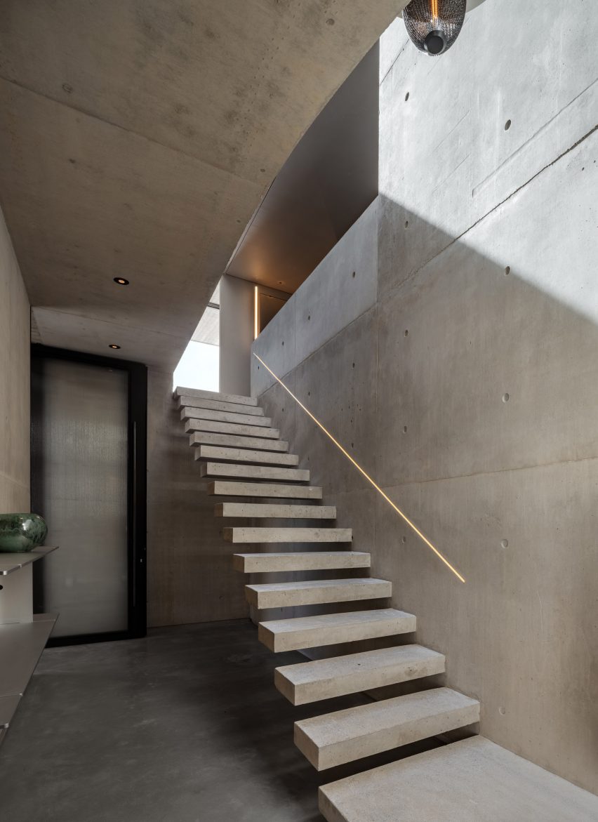 Aimasia Residence by Tom Design and A31 Architecture