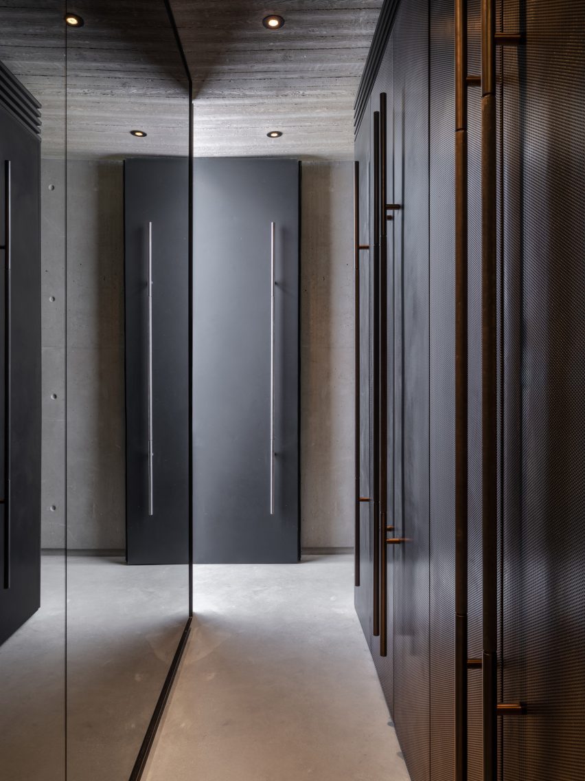 Aimasia Residence by Tom Design and A31 Architecture
