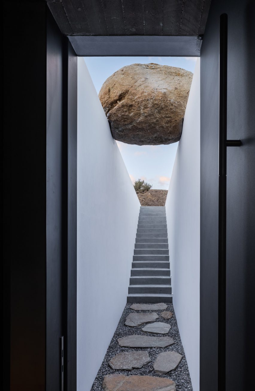 Aimasia Residence by Tom Design and A31 Architecture