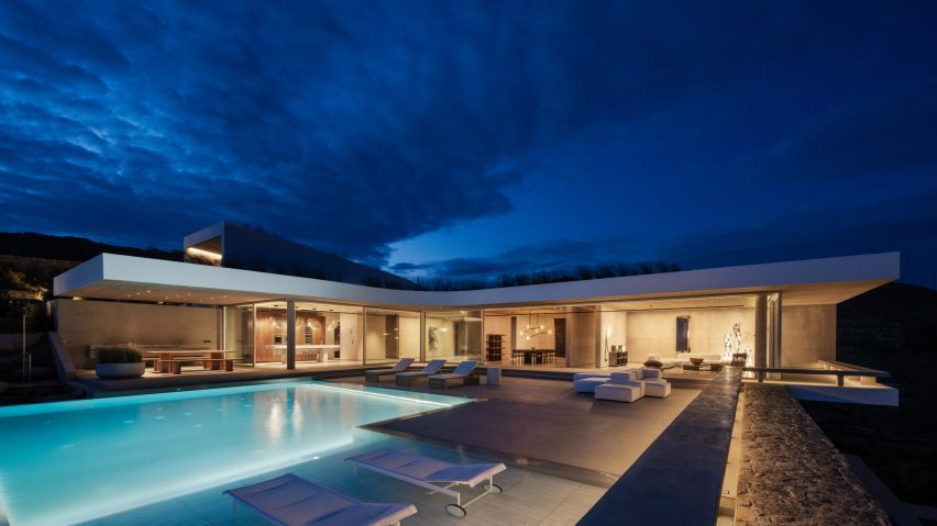 Aimasia Residence by Tom Design and A31 Architecture