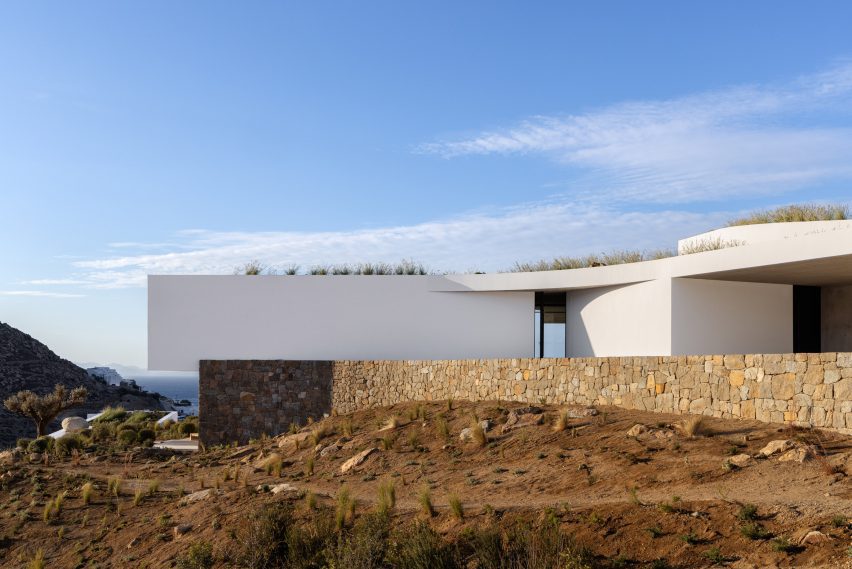 Aimasia Residence by Tom Design and A31 Architecture