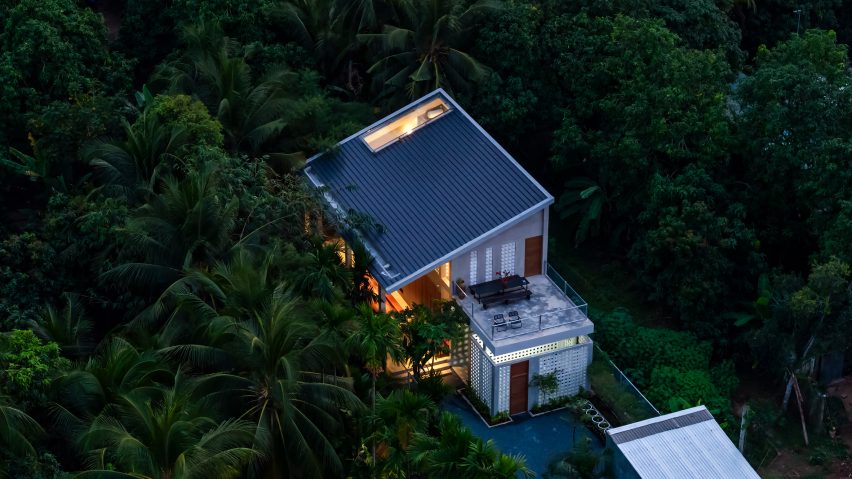Anchor House by MM++ Architects